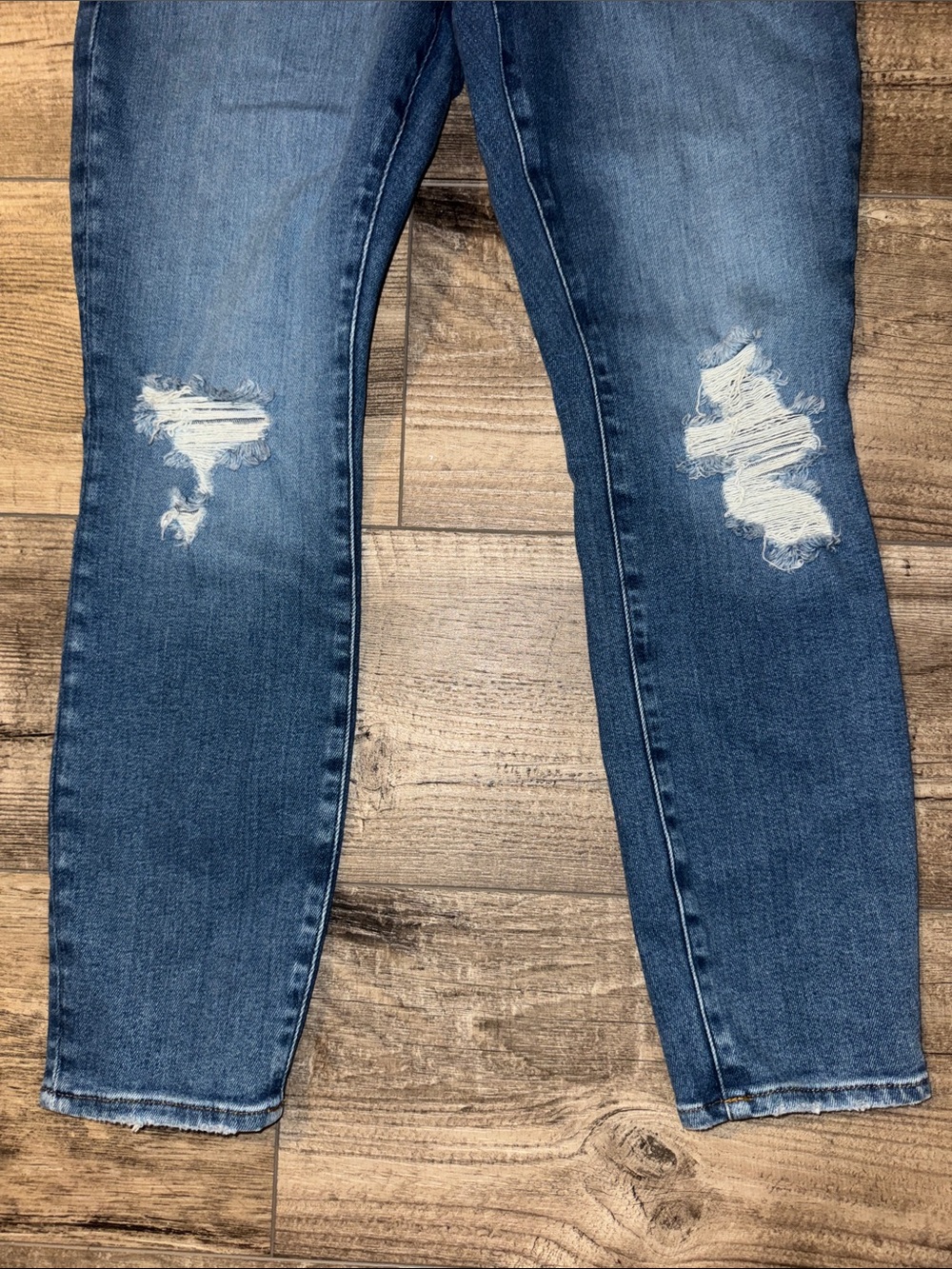 Good American Medium Blue Distressed Skinny Jeans - Picture 2 of 6